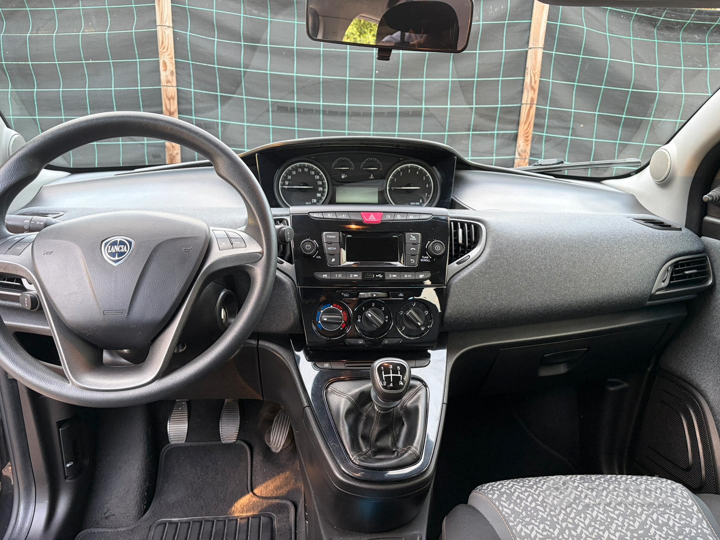 Lancia Ypsilon 2019 photo 2