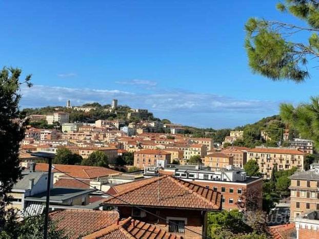 ZONA BORGO RODI DUE-TRE CAMERE VISTA MARE CITTA'