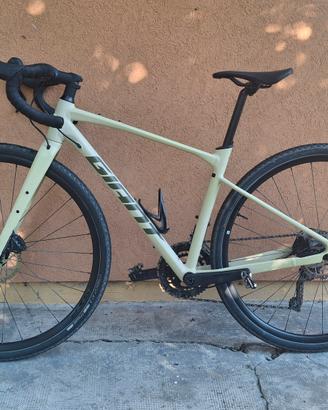 gravel Giant Revolt 1 XS 2025