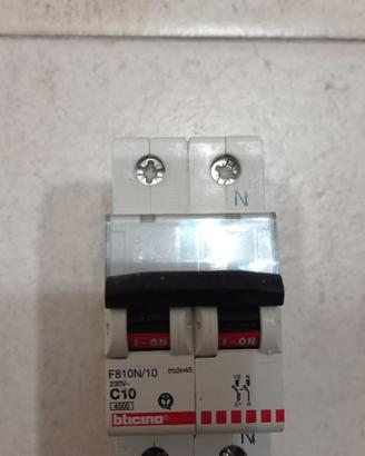 INTERRUTTORE MAGNETOTERMICO