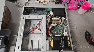 APC Smart-UPS 1500 rack usato senza batterie