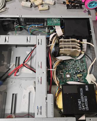 APC Smart-UPS 1500 rack usato senza batterie