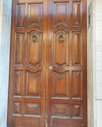 Portone in legno