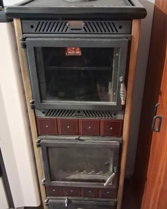stufa a legnia con forno