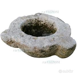 Vecchio antico mortaio in pietra scolpita cm. 36
