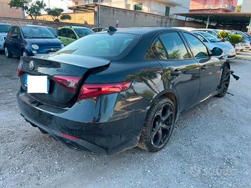 Alfa Romeo Giulia 2.0 Turbo 280 CV AT8 AWD Q4 Velo
