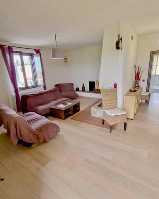 Villa di 260 m² con più di 5 locali e box auto dop