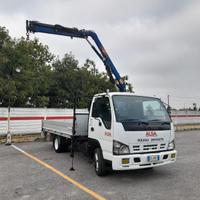 Furgone cassonato Isuzu NPR85 con gru PM 2