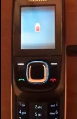 Primo  Nokia 2680 con frontalino scorrevole