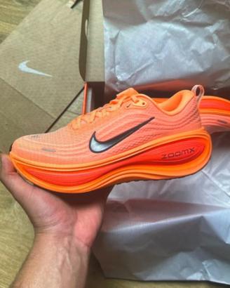 Nike Vomero Plus "Orange Pulse" - Taglia 43