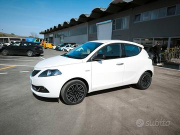 Lancia Ypsilon 1.0 FireFly 5 porte S&S Hybrid Albe