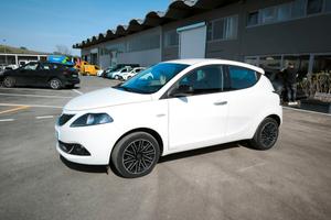 Lancia Ypsilon 1.0 FireFly 5 porte S&S Hybrid Albe