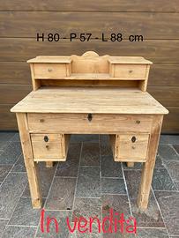 Grazioso scrittoio arte povera, a 420 euro