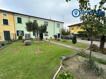 Bifamiliare con giardino e garage, Abitabile da su