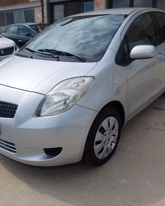 Toyota Yaris 1.0 benzina 5 porte Sol