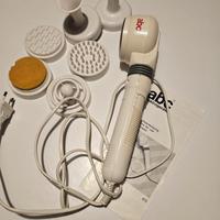 Apparecchio a 220 volt per eseguire massaggi.