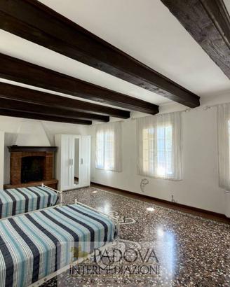 Stanza in appartamento di 170 m² a Rubano