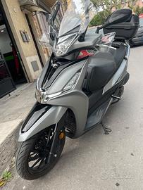 Moto kymico 300