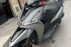Moto kymico 300