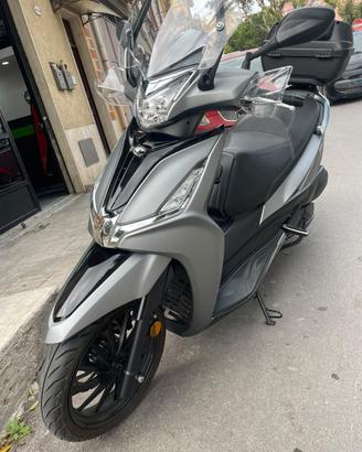 Moto kymico 300