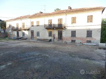 Rustico / Casale di 300 m² con box auto doppio a V