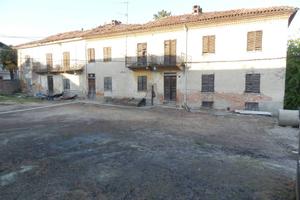 Rustico / Casale di 300 m² con box auto doppio a V