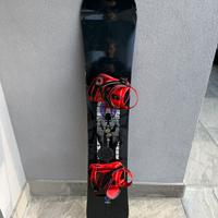 Tavola Snowboard Nitro Team con attacchi