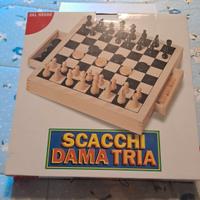 Gioco da tavolo dama, scacchi e tria