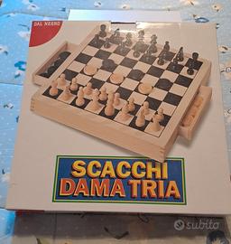 Gioco da tavolo dama, scacchi e tria