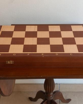 Scacchiera di legno vintage