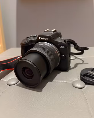 Canon R100 con 18-45 mm