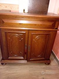 Mobile bar in legno.