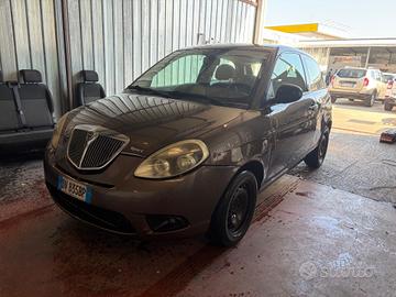 Lancia Ypsilon 1.4 E-MOMO Ecochic GPL