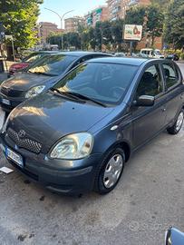 Toyota Yaris 1.0i 16V cat 5 porte Sol euro 4