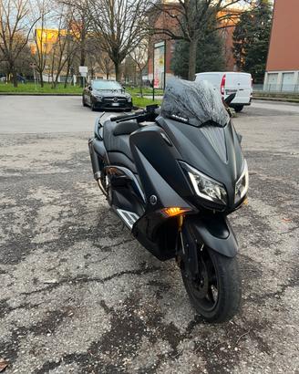 Tmax 530 Iron Max ABS