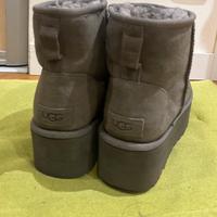 UGG platform Boot scamosciato grigio Nuovo