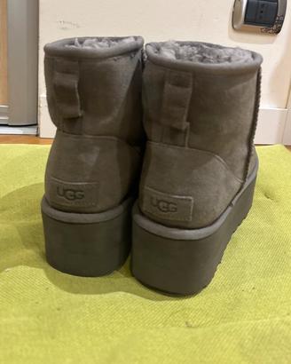 UGG platform Boot scamosciato grigio Nuovo
