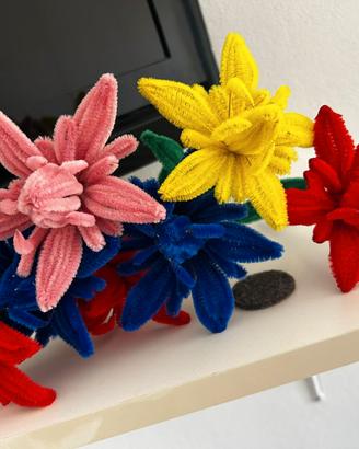 Fiori con scovolini