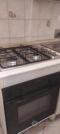 piano cottura Smeg, forno Indesit e cappa aspirant