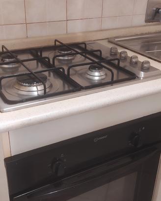 piano cottura Smeg, forno Indesit e cappa aspirant