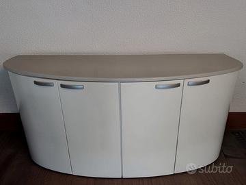 mobile stondato in legno con base in marmo 