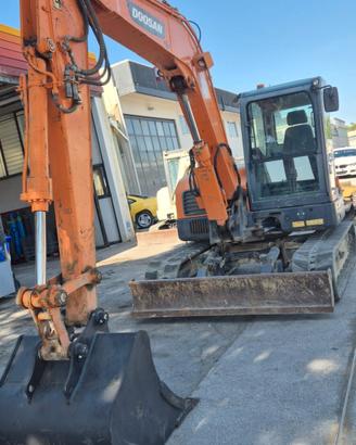 Miniescavatore Doosan DX85