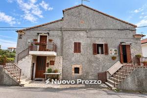 Casa indipendente di 315 m² con più di 5 locali a 