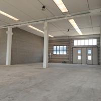 Frazione di capannone da 200 mq e spazio esterno