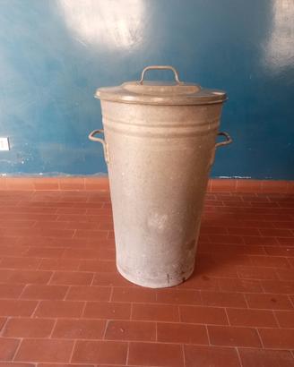 Antico bidone 