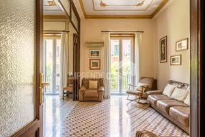 5 vani 159 mq con 4 balconi in Via Sammartino