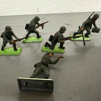 Lotto 5 soldatini Britains tedeschi WW2