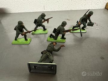 Lotto 5 soldatini Britains tedeschi WW2