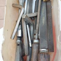 chiavi brugola e altri attrezzi