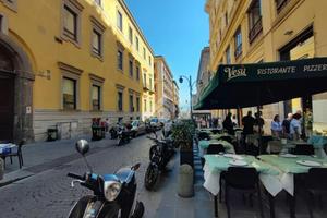 MONOLOCALE A NAPOLI